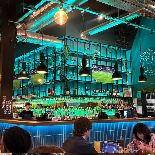 SEVEN BRO7HERS Social taproom
